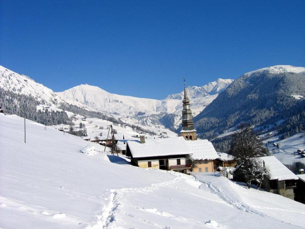 Apartment Duplex Chalet: Les Saisies Piste-side Retreat