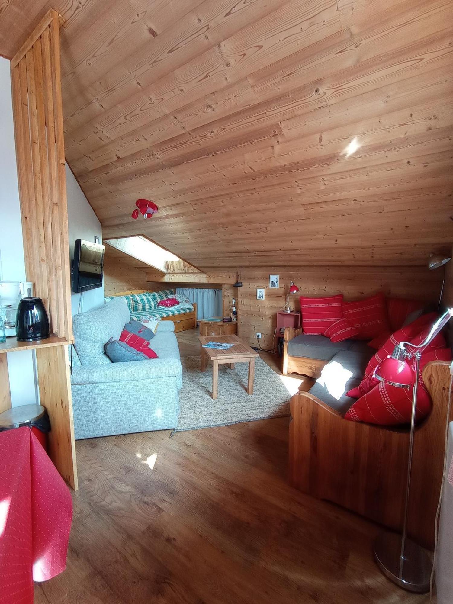 Duplex Chalet: Les Saisies Piste-side Retreat Apartment *